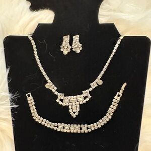 Elegant Silver Jewelry Set